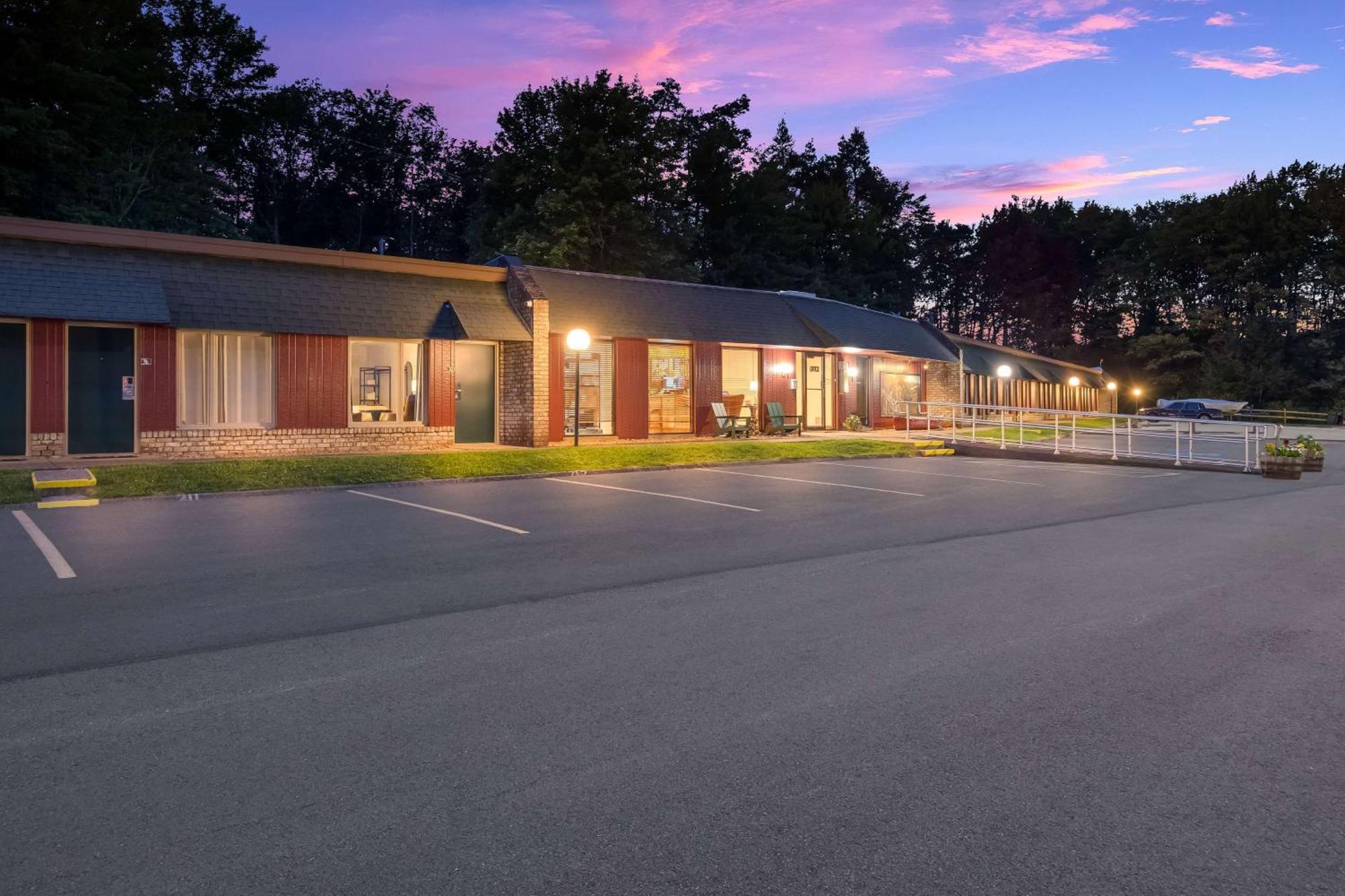 Travelodge By Wyndham Emlenton Bagian luar foto