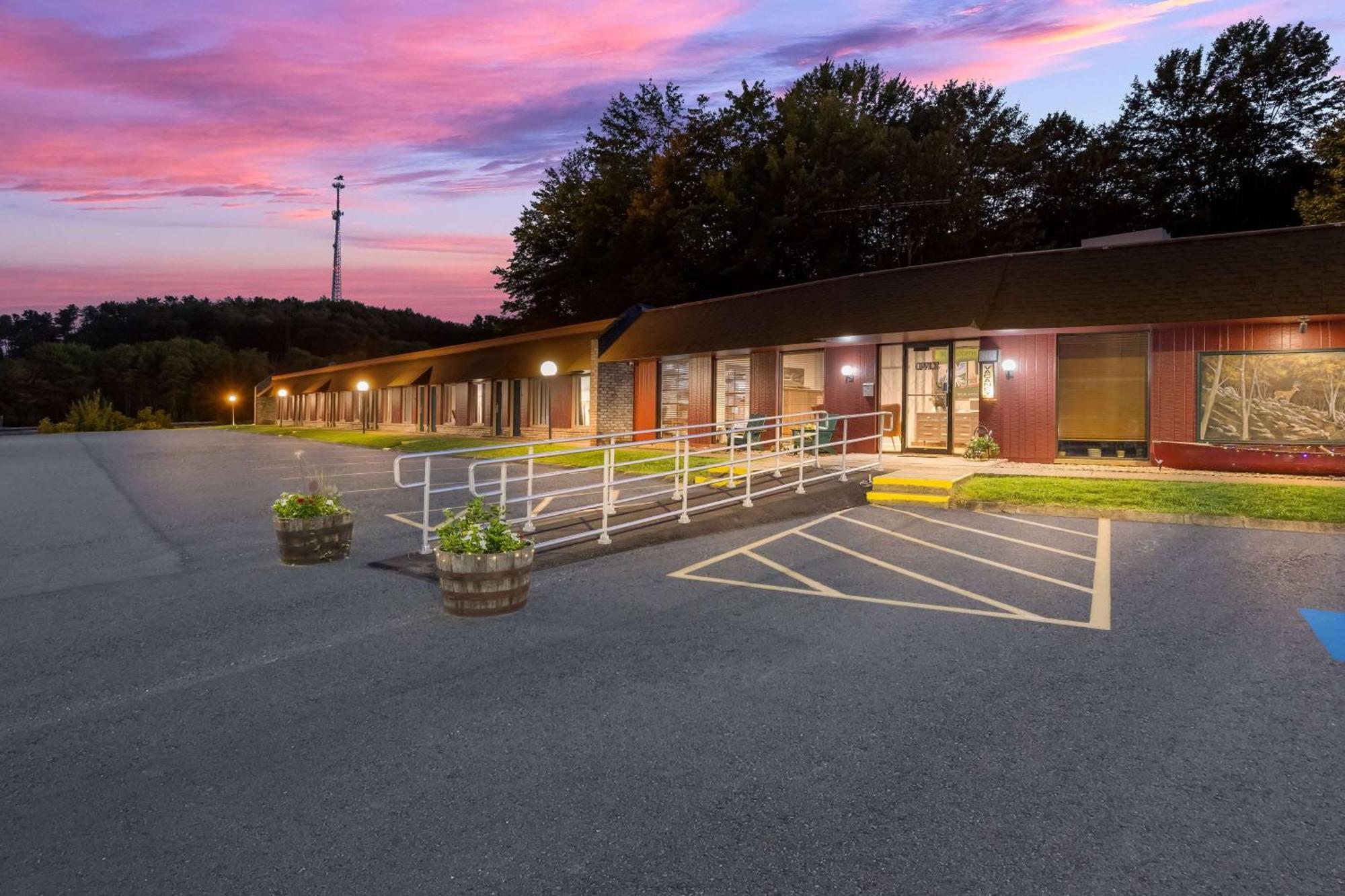 Travelodge By Wyndham Emlenton Bagian luar foto