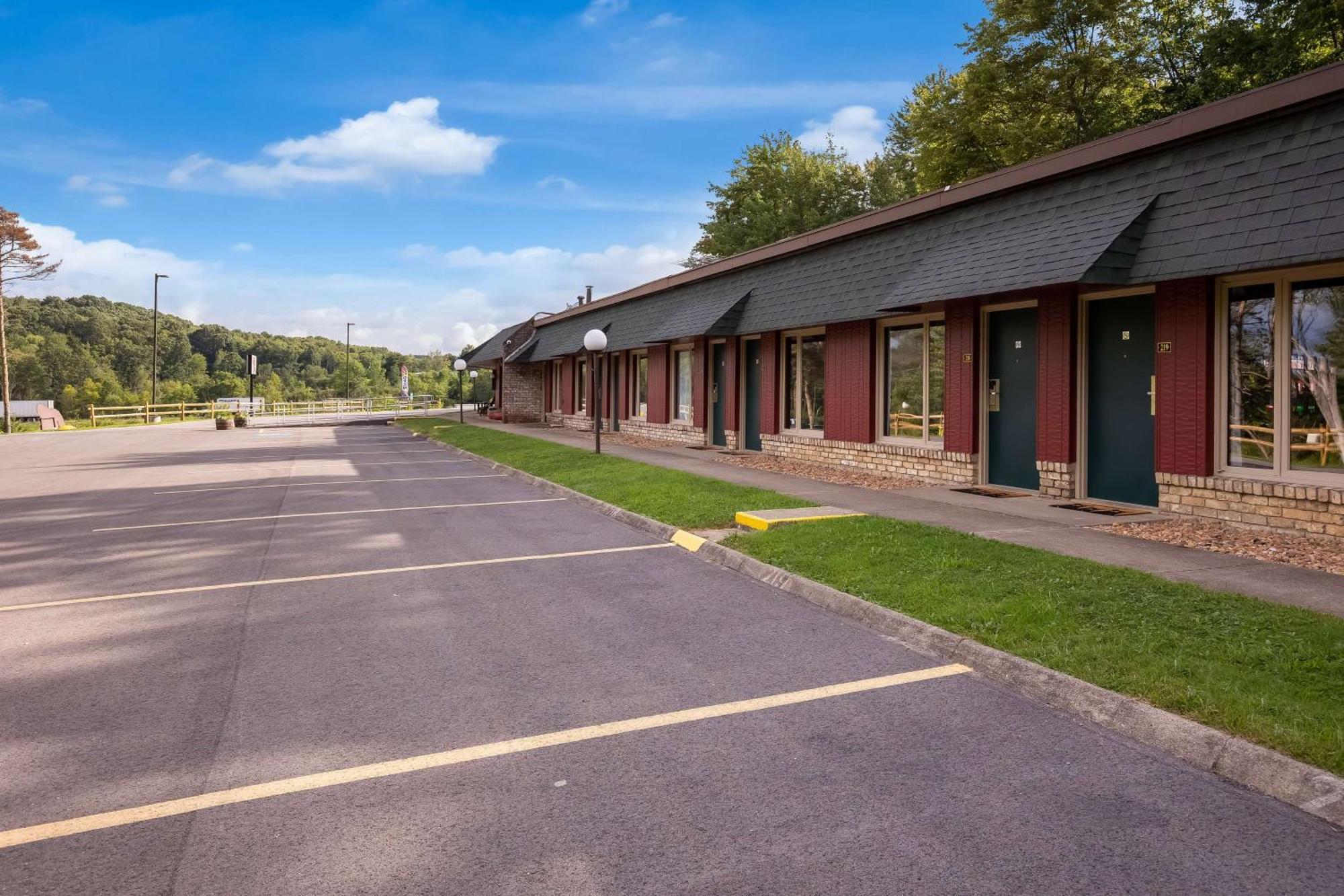 Travelodge By Wyndham Emlenton Bagian luar foto
