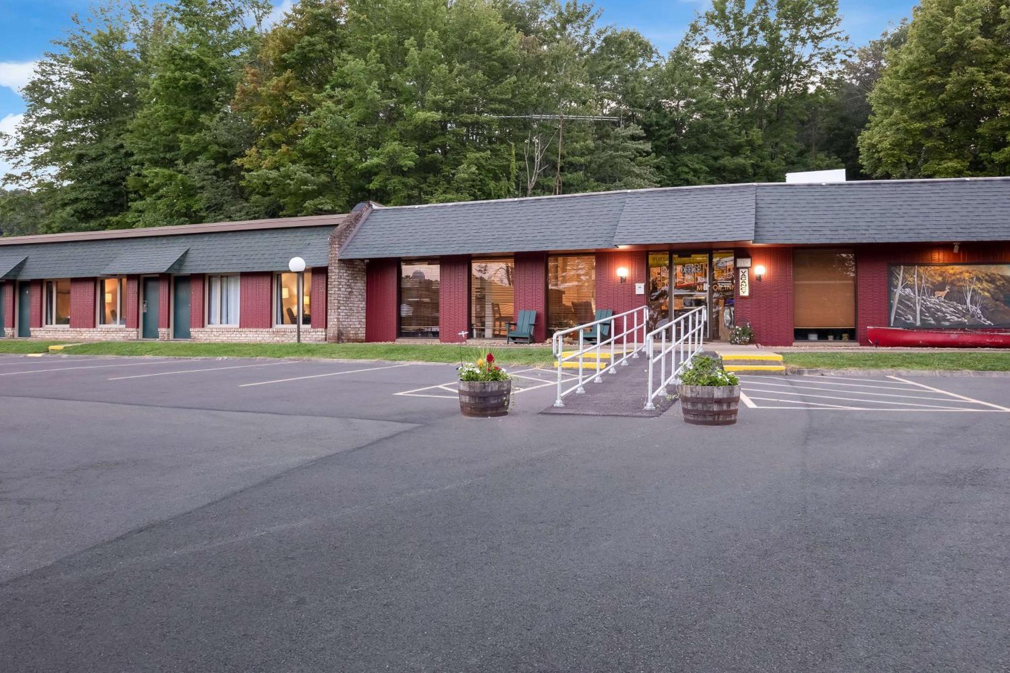 Travelodge By Wyndham Emlenton Bagian luar foto