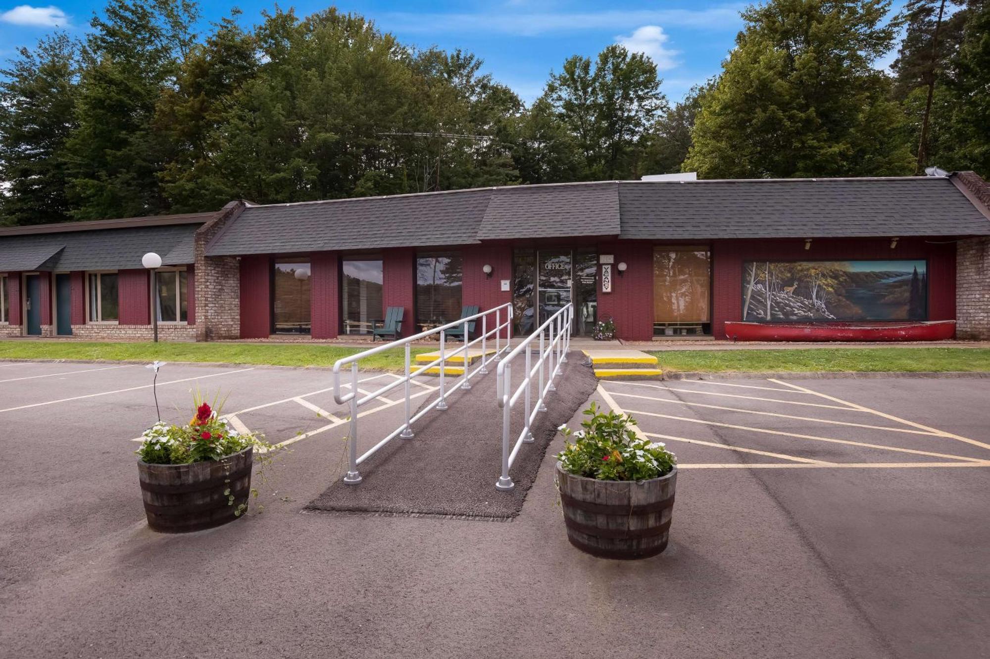 Travelodge By Wyndham Emlenton Bagian luar foto